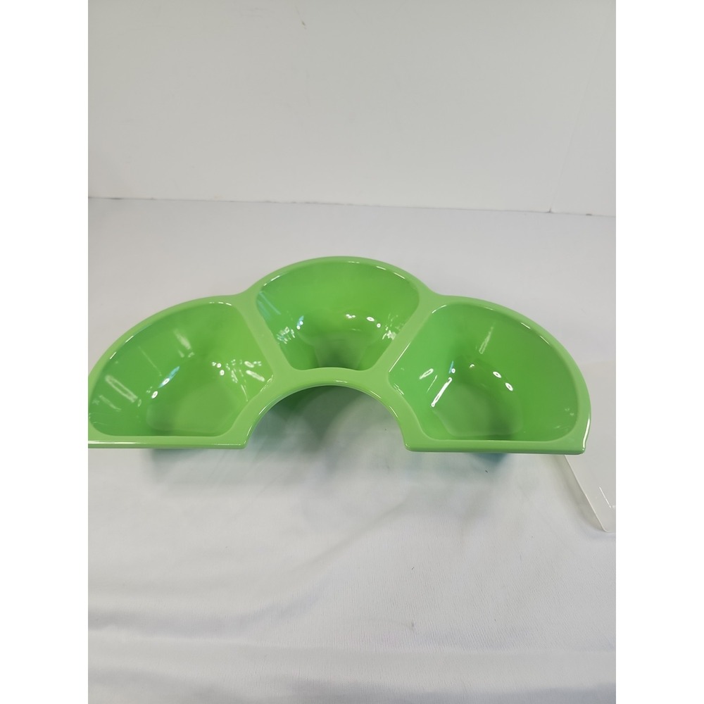 Arc-shaped Plastic Dish Features‎ Three Distinct Compartments W/ Lid